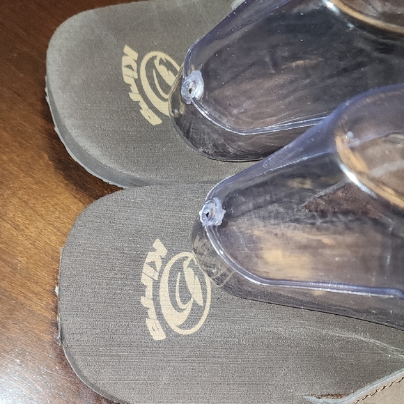 Kirra Brown and Tan Flip Flops Sz12 - Picture 5 of 8